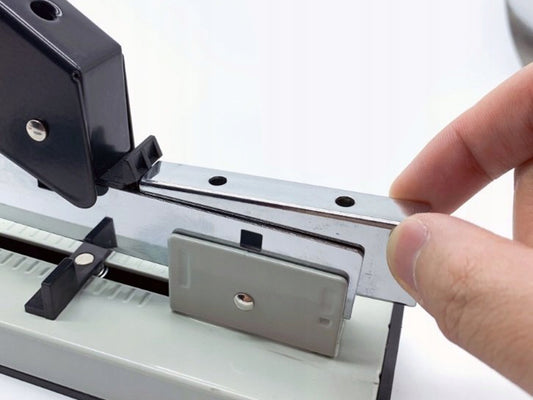 Metal stapler for up to 100 sheets – Adjustable staple depth