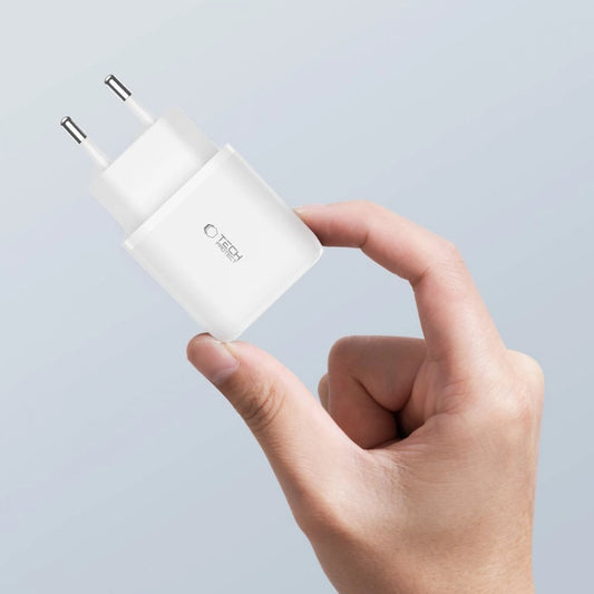 Tech-Protect C20W USB-C PD 20W / USB-A QC 3.0 Fast Charger - White - MIZO.at